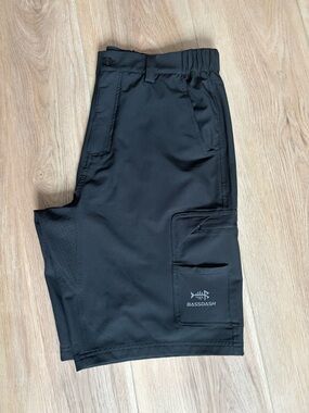 NWOT - Bassdash 
Men’s quick dry UPF 50 Fishing Utility Shorts